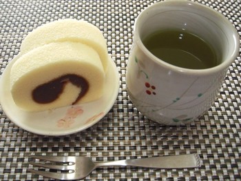 栗タルトと玄米茶.jpg